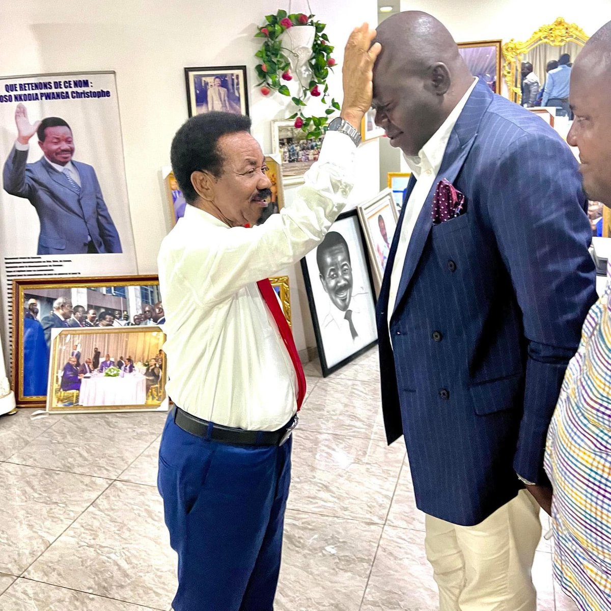 YVES ABDALLAH MAKANGA (@yvesabdallah2) on Twitter photo Et comme par maladresse, le fameux faux député Patrick Mulumba Kanyinda , qui a signé dans une pétition contre <a href="/VitalKamerhe1/">Vital Kamerhe</a>, avait été béni par sô 2eme VP, Christophe Mboso. Crime parfait n'existe pas. Et comme par maladresse, le fameux faux député Patrick Mulumba Kanyinda , qui a signé dans une pétition contre <a href="/VitalKamerhe1/">Vital Kamerhe</a>, avait été béni par sô 2eme VP, Christophe Mboso. Crime parfait n'existe pas.