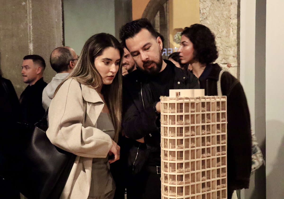 El Colegio de San Ildefonso abrió sus puertas a MEXTRÓPOLI 2025

Ayer comenzó la decimosegunda edición de <a href="/mextropoli/">MEXTRÓPOLI</a> con la inauguración de dos exposiciones en el Colegio de San Ildefonso:

🔹 Habitar en la Ciudad de México. 25 edificios de departamentos del siglo XXI
🔹