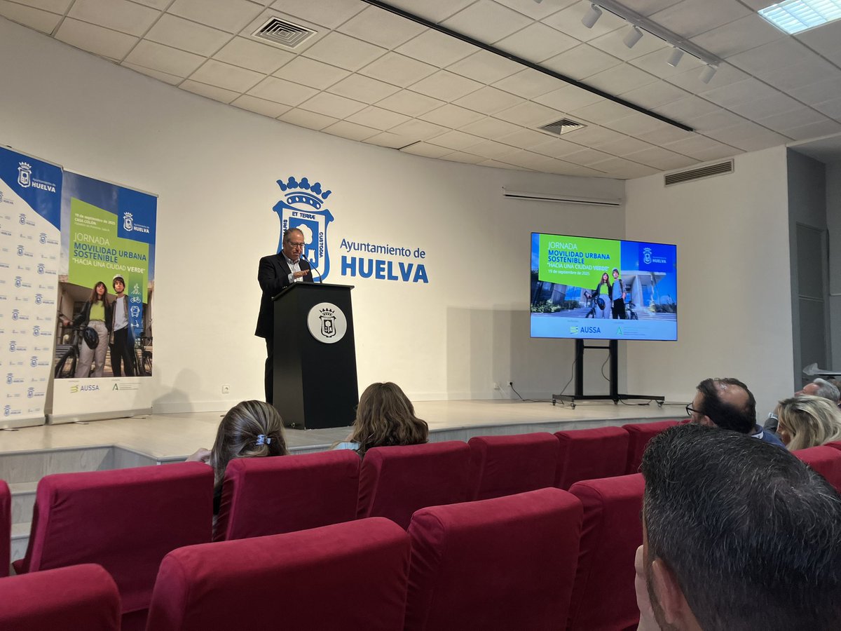 La Asociación Onubense de Transportes por Carretera (AOT) ha estado presente hoy en las I Jornadas de Movilidad Sostenible celebradas en la Casa Colón de Huelva. Dar las gracias por la invitación y organización a <a href="/AytoHuelva/">Ayuntamiento Huelva</a> 
#MovilidadSostenible #TransportePorCarretera #Huelva