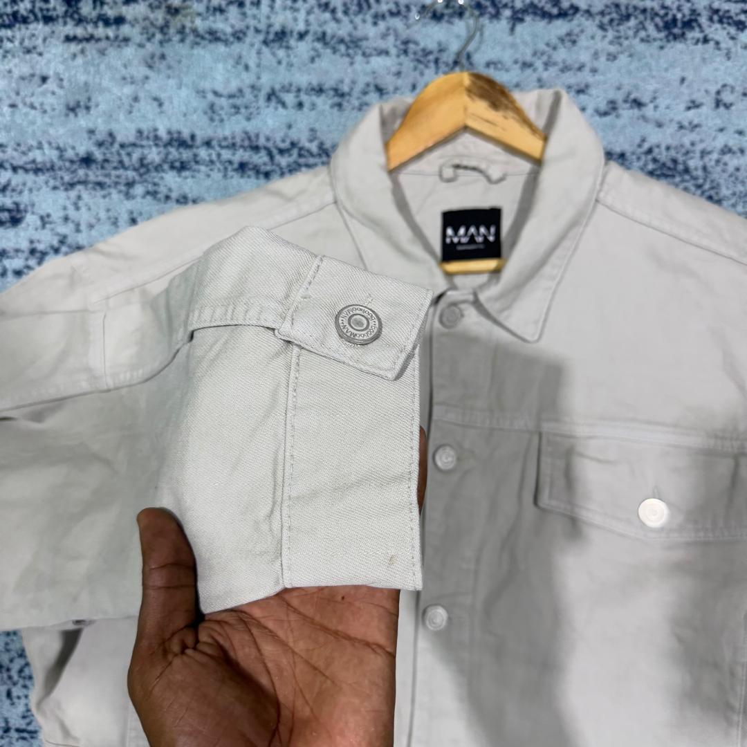 Veste Jean oversized MAN Boohoo collection ultra Design ✨. 

🏷 : M-L

📞 : 695906018 / 682333087

WhatsApp : wa.me/+237695906018 ou wa.me/+237682333087

💰💲 : 17.000 Fr CFA

📍: Yaoundé, expédition partout au Cameroun aux frais du client.