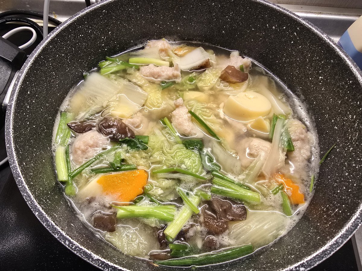 mew516's tweet photo. เช้านี้เราหยุดแต่คุณแฟนทำงาน เราทำต้มจืดเต้าหู้หมูสับให้แฟนไปทานที่ทำงาน แล้วเราก็แบ่งไว้ทานเองที่บ้านด้วย 🥰 https://t.co/wLwSNBEUDm