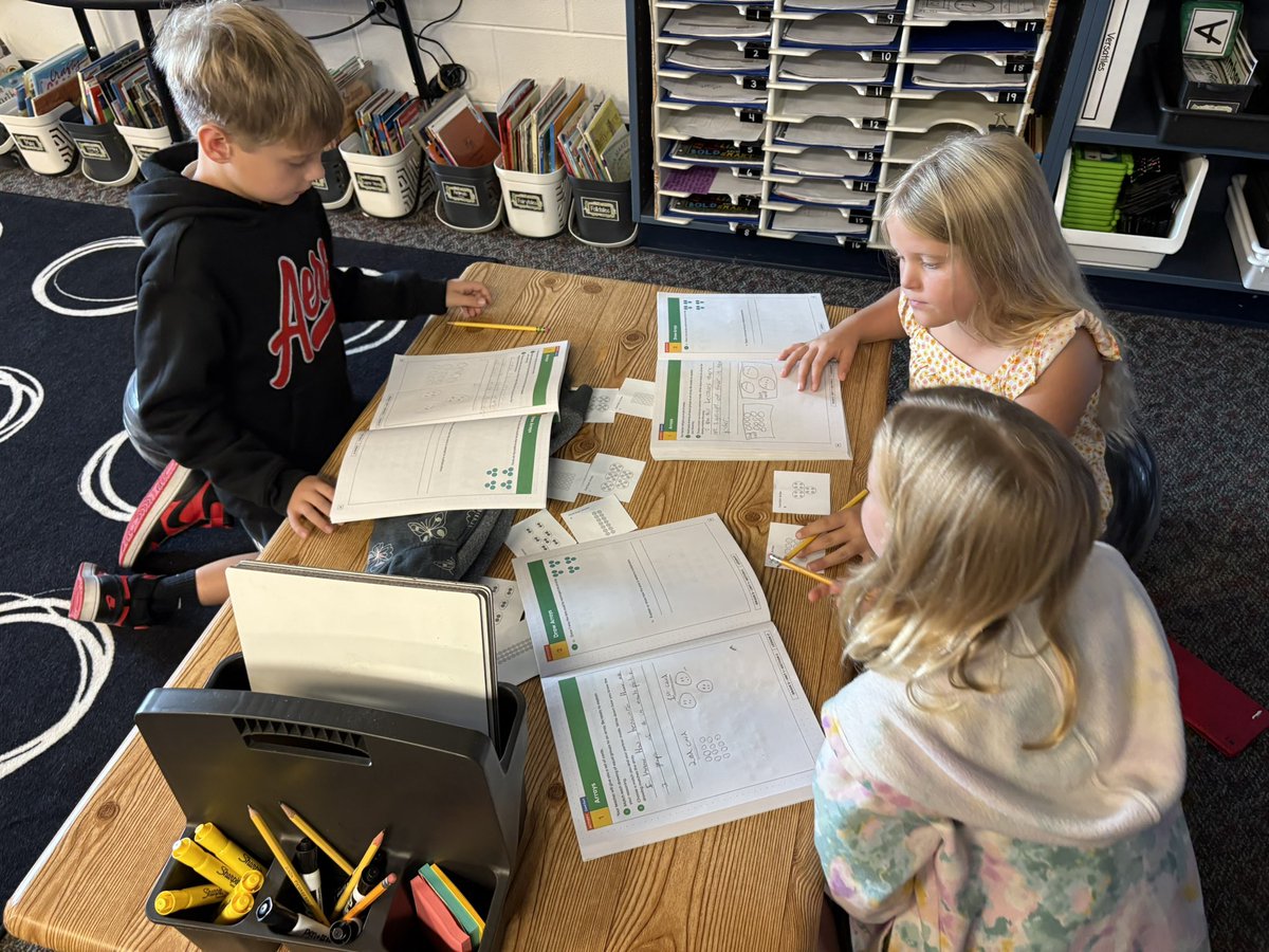 PVWollberg's tweet image. Continuing to work on making arrays and relating them to equal groups. #pvlearns #mathisfun #handsonlearning @IllustrateMath