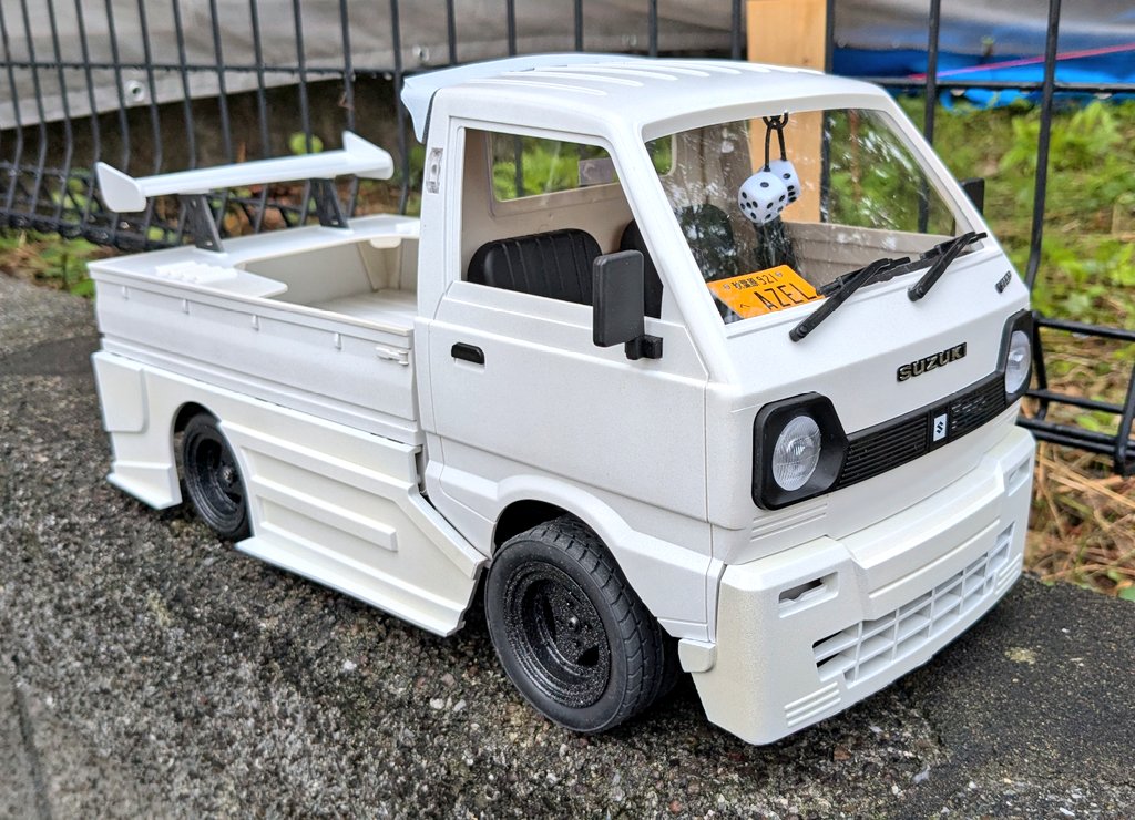 Teruken's tweet photo. おっはー!アゼルさん号ステッカー以外完成!仕事終わったら、りなオフに連れてく🚚🤍#マイキャラジコン
#wpld12 #raywooder @ZtNaNs_0RTA https://t.co/lHyvGmb64r