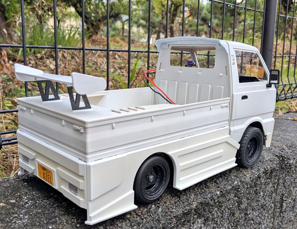 Teruken's tweet photo. おっはー!アゼルさん号ステッカー以外完成!仕事終わったら、りなオフに連れてく🚚🤍#マイキャラジコン
#wpld12 #raywooder @ZtNaNs_0RTA https://t.co/lHyvGmb64r