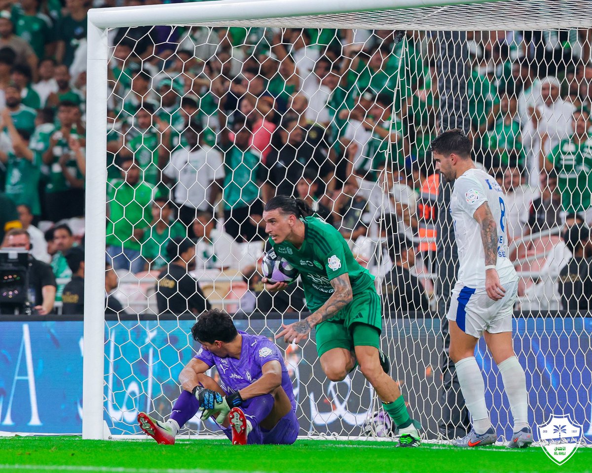 يتأخر الاهلي أمام ناساف الأوزبكي 2 لصفر ثم يكسب برباعية 
قمة كروية أمام الهلال يتأخر بثلاثة أهداف لصفر حتى الدقيقة 78 ثم يدرك التعادل لا شك فريق يلعب بروح البطولة ونتيجة تعاقدات الصيف فالظهيرين البديلين محمد عبدالرحمن وخبيري تعاقدات الصيف
ما تزرعه في الصيف تحصده في الموسم