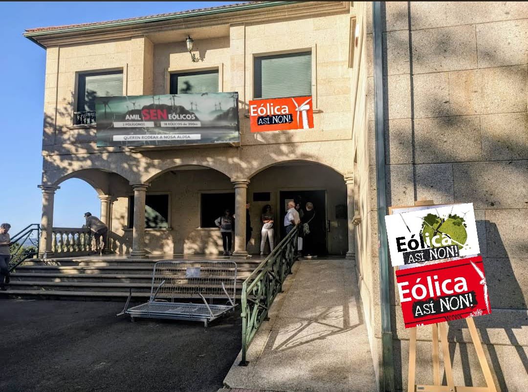 Monte  Acibal.

Veñen lobis ben vestidos
a medir vento e terreo,
se lles deixamos as chaves 
quédanos só o bamboleo.

O ACIBAL fala baixiño:
-Non me vendades veciñ<a href="/s/">『S』</a>-
quen quere vendela alma 
perde tamén ós meniñ<a href="/s/">『S』</a>.