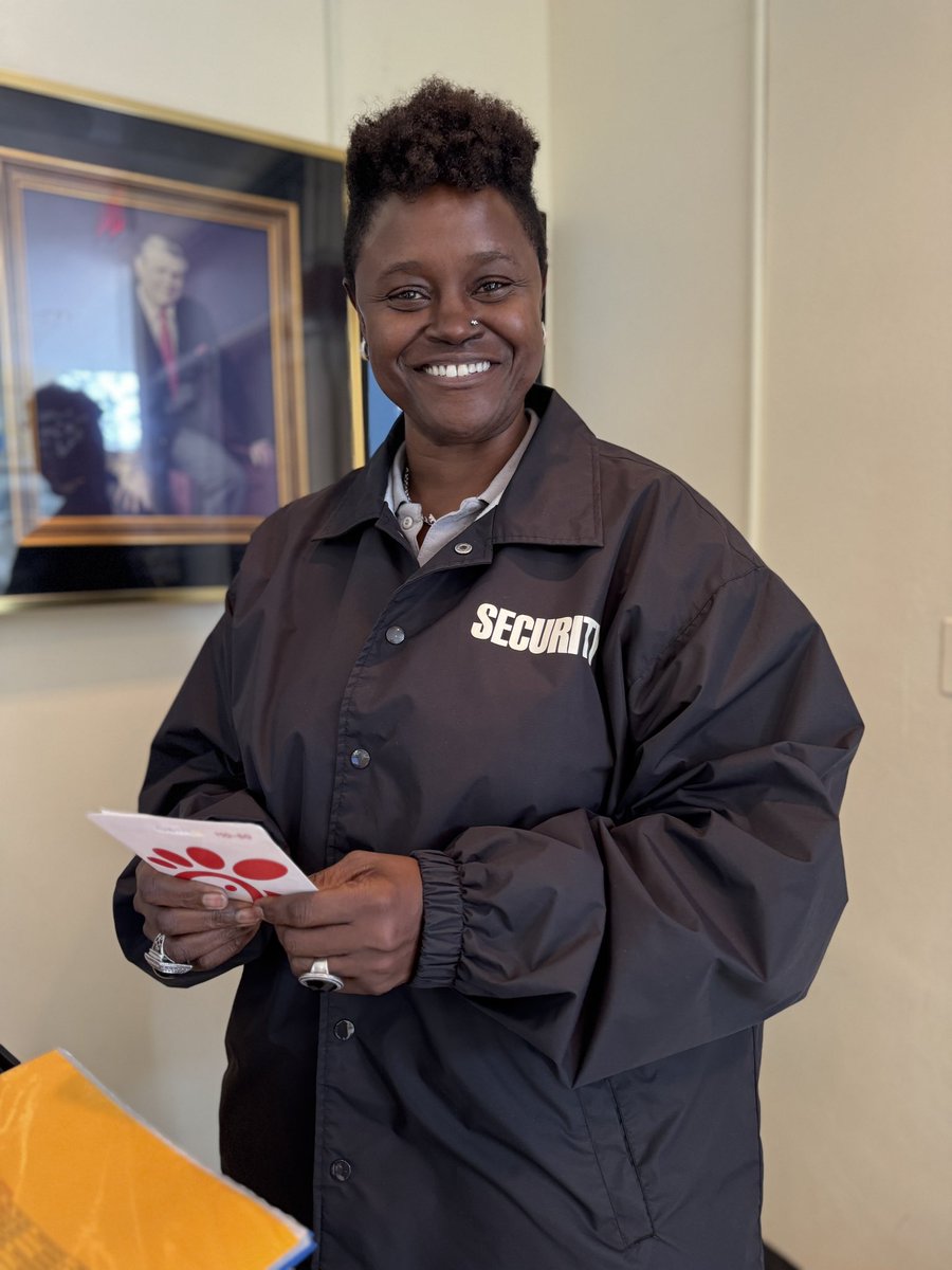 RobertRenick3's tweet image. Thank you for all you do for our students and our school. Thank you for keeping us safe. Happy #SecurityOfficerAppreciationWeek @MDCPSNorth @SuptDotres @MDSPD @MDSPDChief 💙