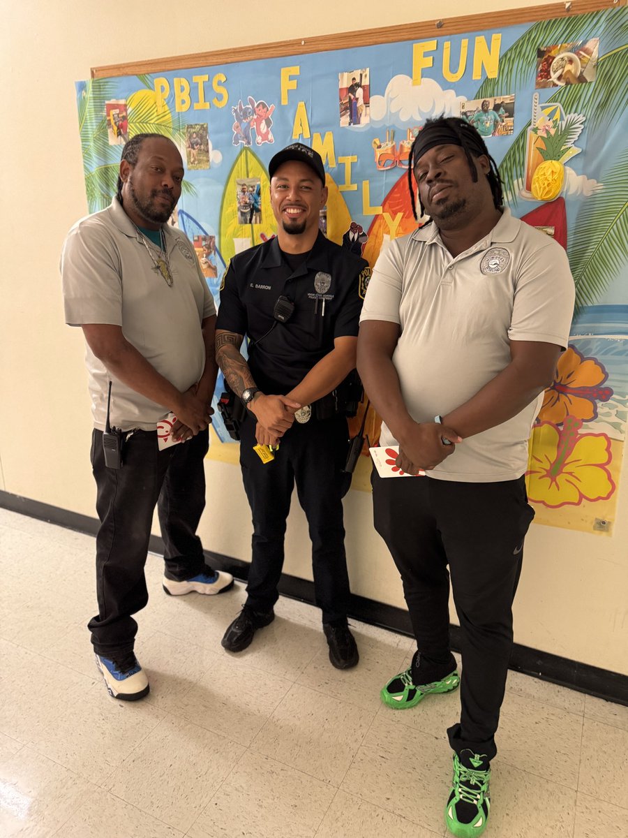 RobertRenick3's tweet image. Thank you for all you do for our students and our school. Thank you for keeping us safe. Happy #SecurityOfficerAppreciationWeek @MDCPSNorth @SuptDotres @MDSPD @MDSPDChief 💙
