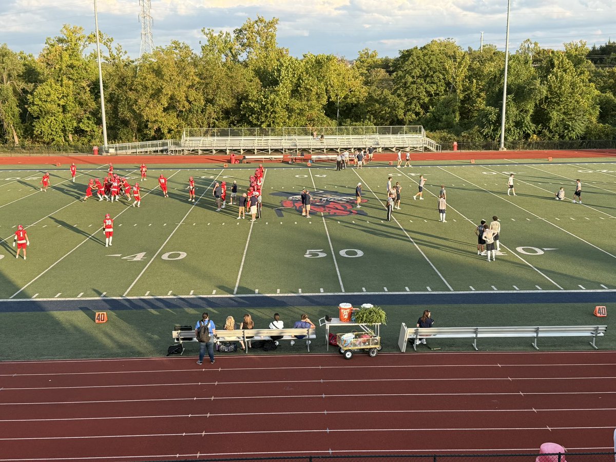 CoachSFulton's tweet image. Hey @_willcompton did you ever play here in Park Hills? Drove through Bonnie Terre on the way here! Gooooo Biggggg Reddddd #GBR