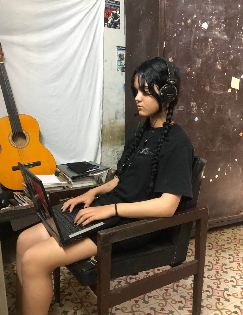 RevistaMujeres's tweet image. Re-programando imposibles.💻 Desde @MuchachaRevista 💜 enaltecemos la labor de las #adolescentes y #mujeres en la #programación. La entrevistada cuestiona los prejuicios en el mundo de &quot;0️⃣ y 1️⃣&quot;. Descubre su historia y únete a la conversación. 👩🏿‍💻revistamuchacha.medium.com/re-programando…