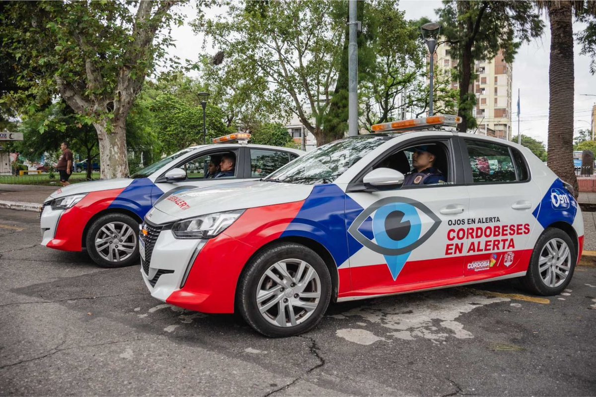 gobdecordoba's tweet image. 👁️‍🗨️ 🚨 Agentes de #CordobesesEnAlerta realizaron detenciones en diferentes barrios de la ciudad.

Gracias a la herramienta de participación ciudadana, seis hombres fueron detenidos tras diversos operativos en #AmpliaciónEmpalme, #Juniors, #Ayacucho, #Urca y #Maipú 2° Sección.