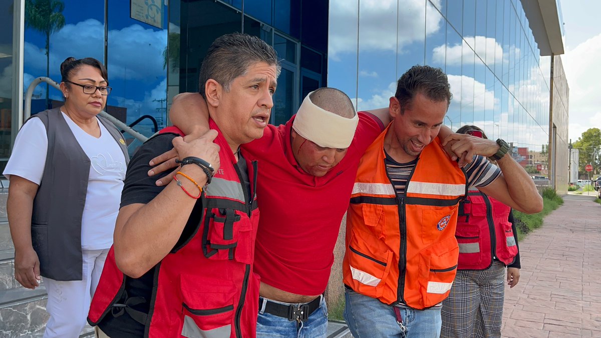 IsssteDurango's tweet image. 🔥🚨 En la Delegación ISSSTE Durango realizamos un simulacro de incendio en el marco del #DíaNacionalDeProtecciónCivil.
Durante el suceso, se simula un lesionado por caída y se activaron de inmediato los protocolos de atención.

#ISSSTEDurango