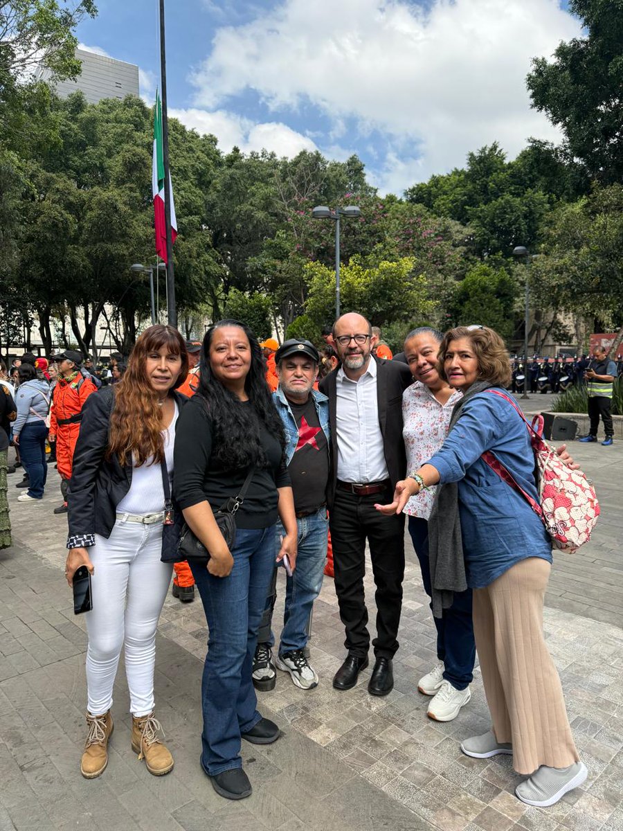 7Verdad's tweet photo. En memoria de los sismos de 1985 y 2017, los damnificados de Lic. Verdad 7, seguimos en espera de que se cumpla el compromiso con nosotros. Confiamos en que la jefa de gobierno @ClaraBrugadaM
e @IntiMunoz honren su palabra.
@Claudiashein https://t.co/kr9FW2EDPL
