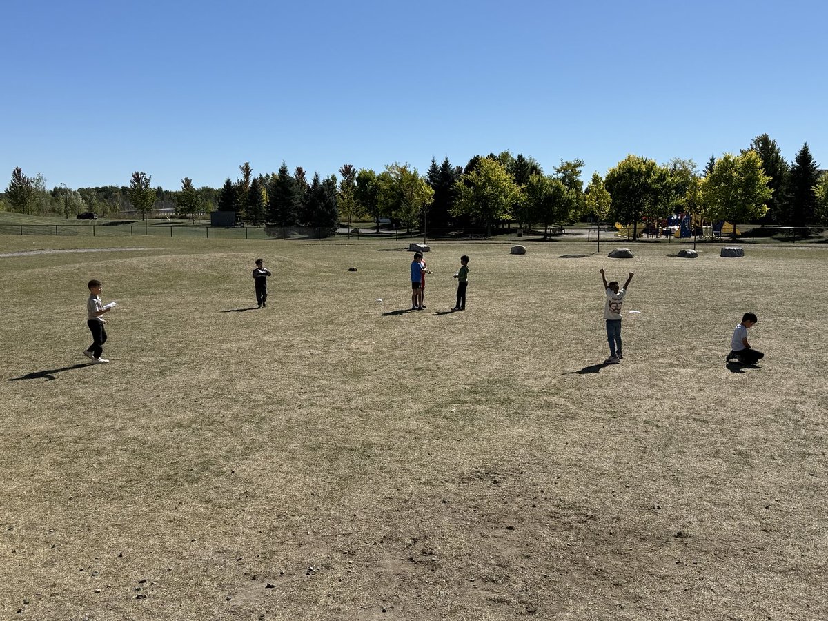 We enjoyed our first Fun (STEAM) Friday in 2D ⁦<a href="/StVeronicaOCSB/">St. Veronica OCSB</a>⁩