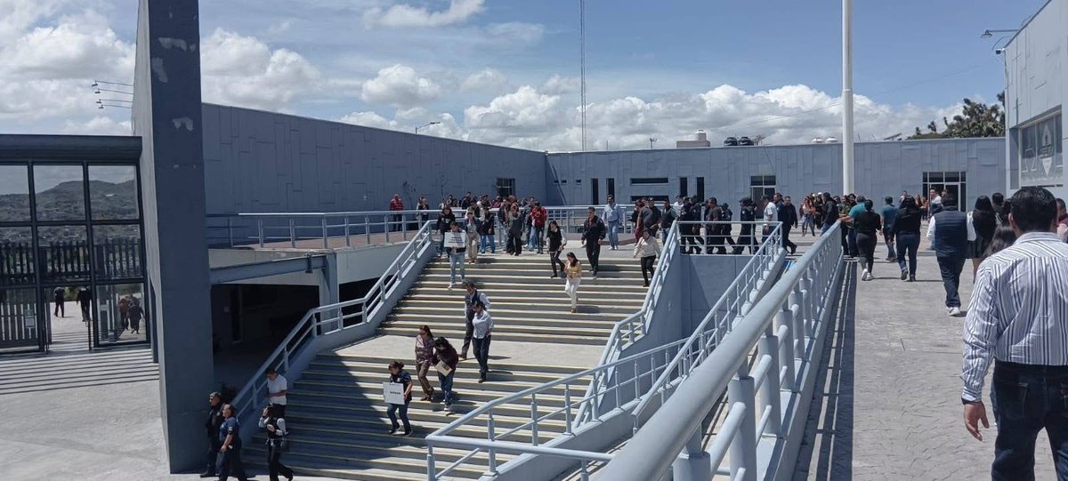 SSP_Hidalgo's tweet image. 📢 🚨Personal de todas las áreas de la Secretaría de Seguridad Pública, participaron activamente en el segundo #SimulacroNacional2025.

Este ejercicio no solo fortalece la seguridad en nuestros espacios, sino que también contribuye a construir un país más solidario y resiliente.