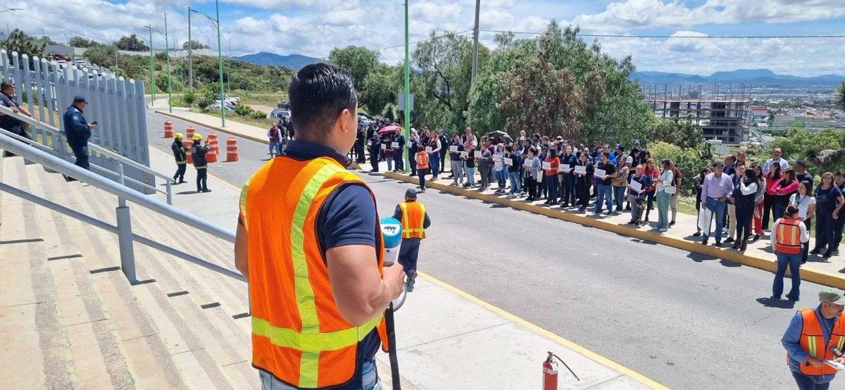 SSP_Hidalgo's tweet image. 📢 🚨Personal de todas las áreas de la Secretaría de Seguridad Pública, participaron activamente en el segundo #SimulacroNacional2025.

Este ejercicio no solo fortalece la seguridad en nuestros espacios, sino que también contribuye a construir un país más solidario y resiliente.