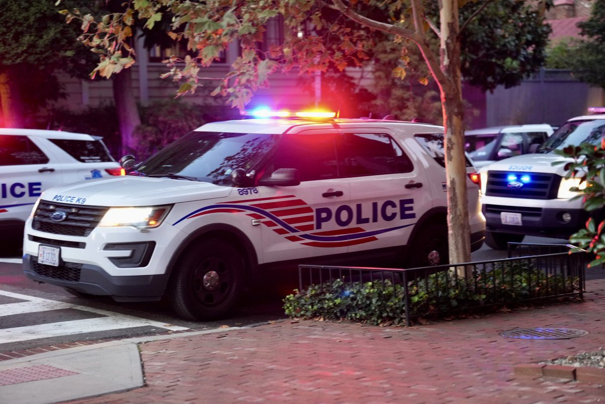 🚨 BREAKING: There was just a BOMB THREAT at the home of HHS Secretary Robert F. Kennedy Jr., and the scene is now being searched and cleared.

WTF? This has to stop. Pray for everyone's safety 🙏

📸 <a href="/PenguinSix/">Andrew Leyden</a>