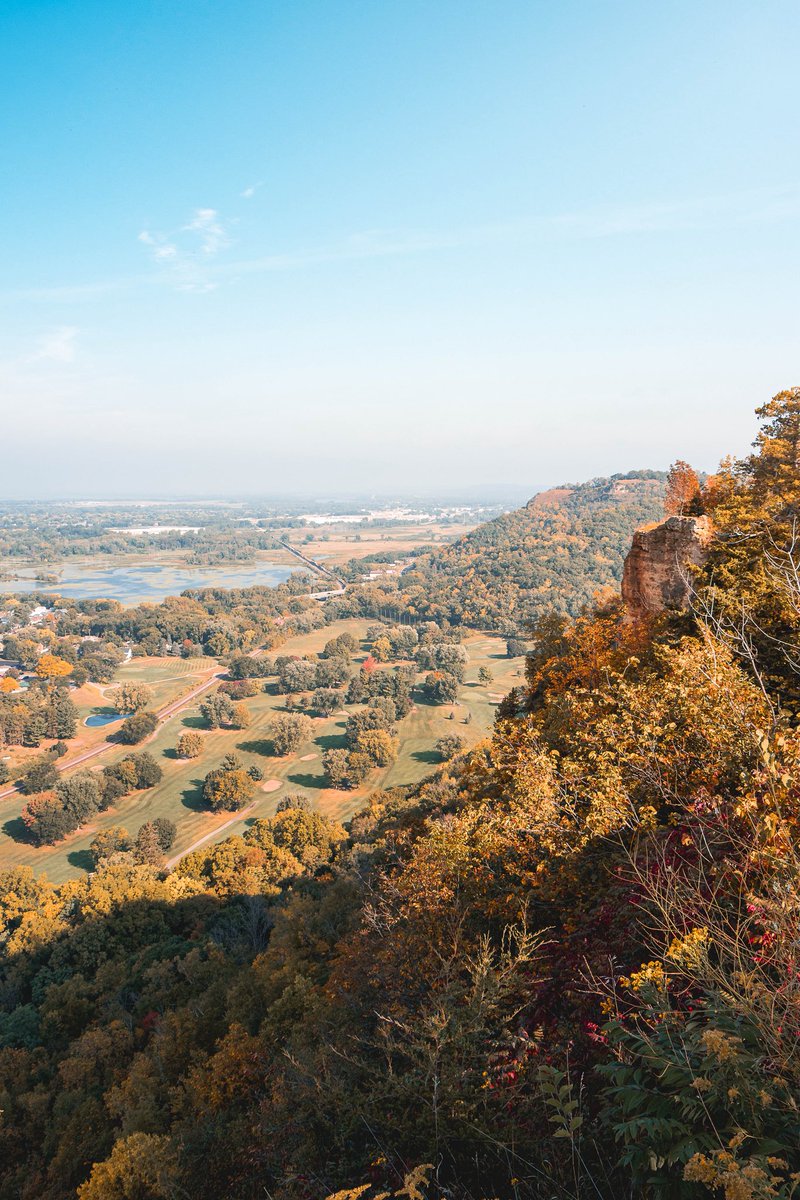 Sequential Frames from a Hike Up Grandad Bluff.

La Crosse, Wisconsin