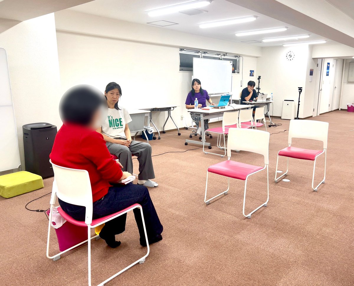 【人間関係がうまく行かない理由】
・愛されているのに受け取れない
・人を信じるのが怖い
・なぜか喧嘩になる
・わかってほしくてたまらない
人間関係のトラブルは傷つくのが怖い、孤独感があることが隠れた理由🥷
潜在的な恐怖に向き合うと楽に良くなる「愛着・トラウマ東京コース」初日🇯🇵
#孤独感
