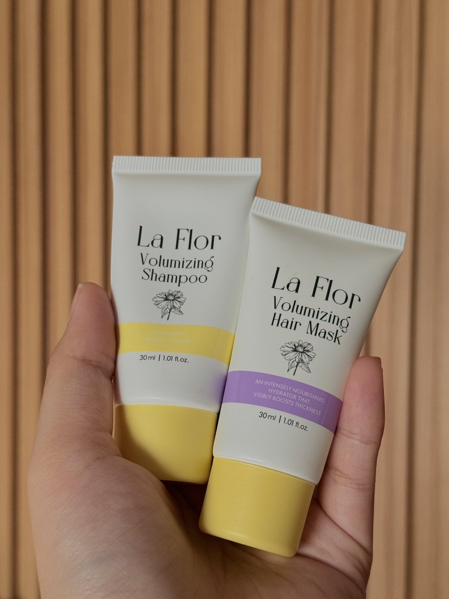 shampoo hotel selalu buat rambut jadi keraskan? aku prefer bawa sendiri La Flor Volumizing Travel Set ni, at least rambut maintain lurus &amp; lembut 🤍