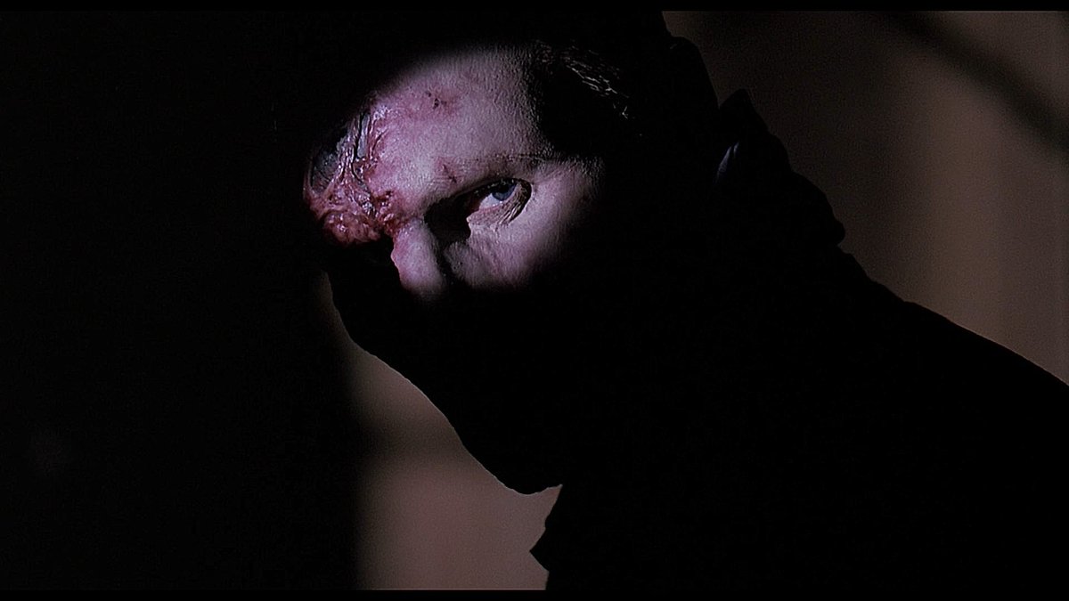 JudeMelon's tweet image. #Darkman est un peu le film injustement oublié d'un #SamRaimi en mode trend Batman et expérimentation expressionniste pré-Spiderman... Un petit bijou dark héroïque dans le plus pur style d'un réalisateur qui assume ses références (Murnau n'est pas loin) et va toujours plus loin !