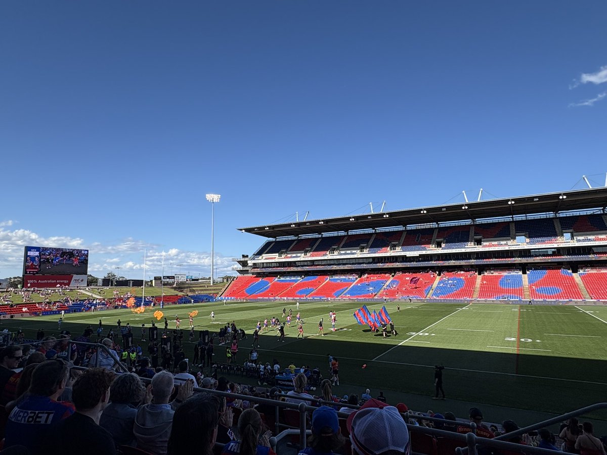 DAY FOR IT!!!! 💙❤️

Finals footy at home, yes please. #NRLWKnightsTitans #NRLWFinals