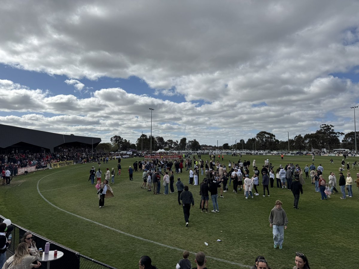 JoshuaHuntly's tweet image. All in readiness for the @MurrayFL grand final. Congupna shooting for back-to-back while Cobram are seeking their first flag in 27 years. @SheppNewsSport