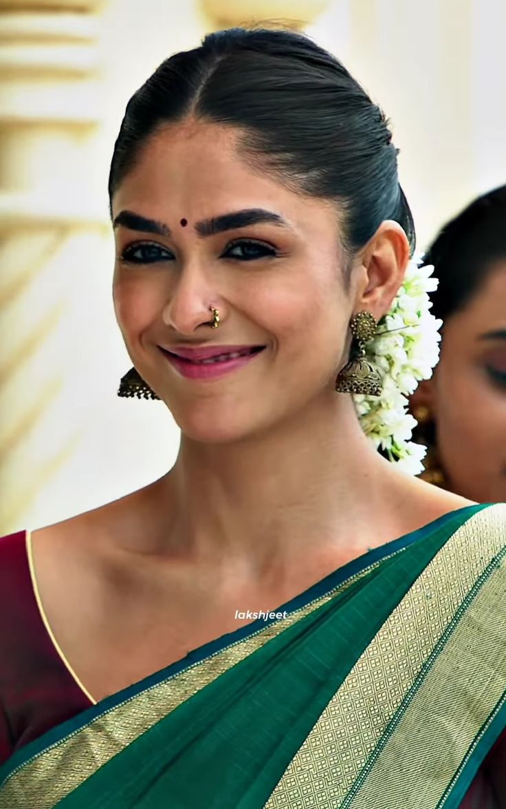 30 year told sissy me attending marriage of my sissy sister 

Sissy na ena nu ketu vandhu ipo en bull ah kalyanam panikira alavuku vandhuta indha bull dhan enna thevidiya maathi enna roadla nikka vachi kasu parthu en Ammavayum lodge ku anupinan ipo unayum un Ammavayum panna poran