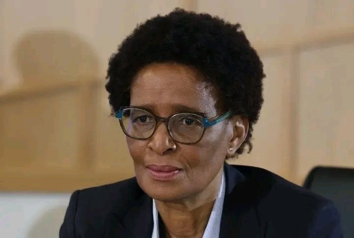 LMolefabangwe's tweet photo. #MadlangaCommission 🤣🤣🤣🤣🤣 https://t.co/5cqQsF1x35