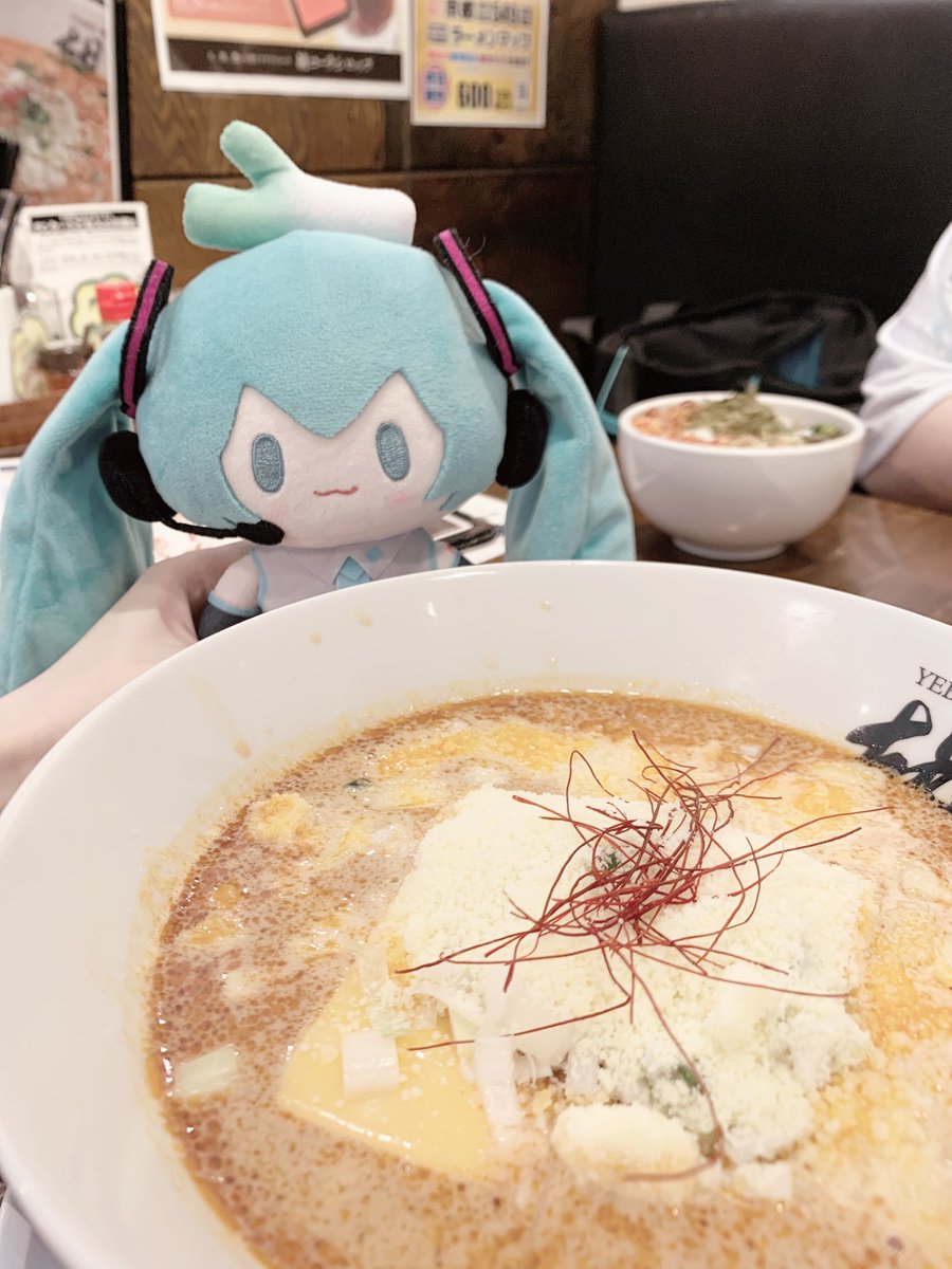 胡（YEBISU）
チーズ坦々麺🧀🍜

辛さ大にして食べてみた(    ॑꒳ ॑   )
チーズがマイルドだからピリ辛くらいになった٩( 'ω' )و