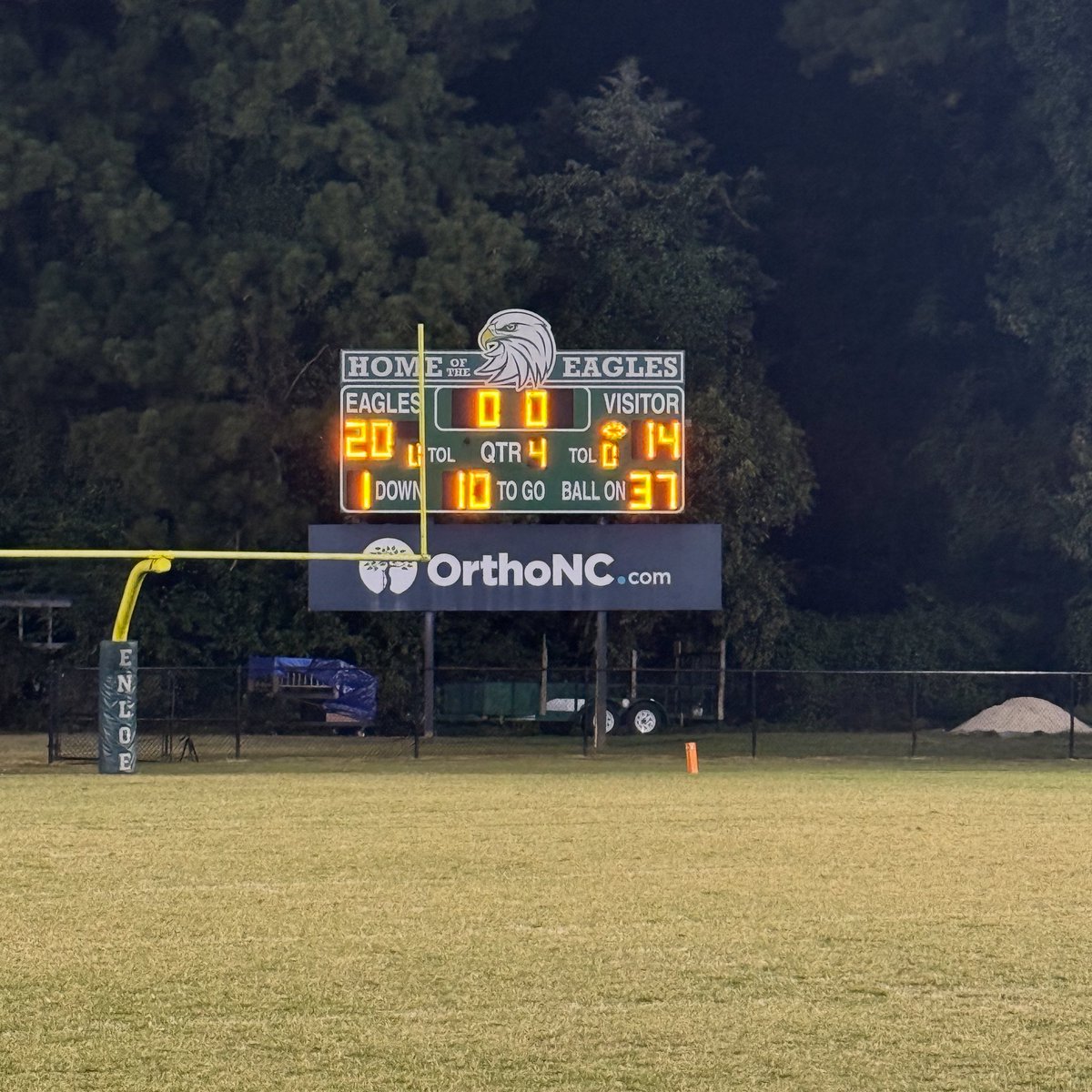 EnloeHSFB's tweet photo. All fight. No flinch. #EaglePride 🦅🏈 https://t.co/9ADP0cz5l3