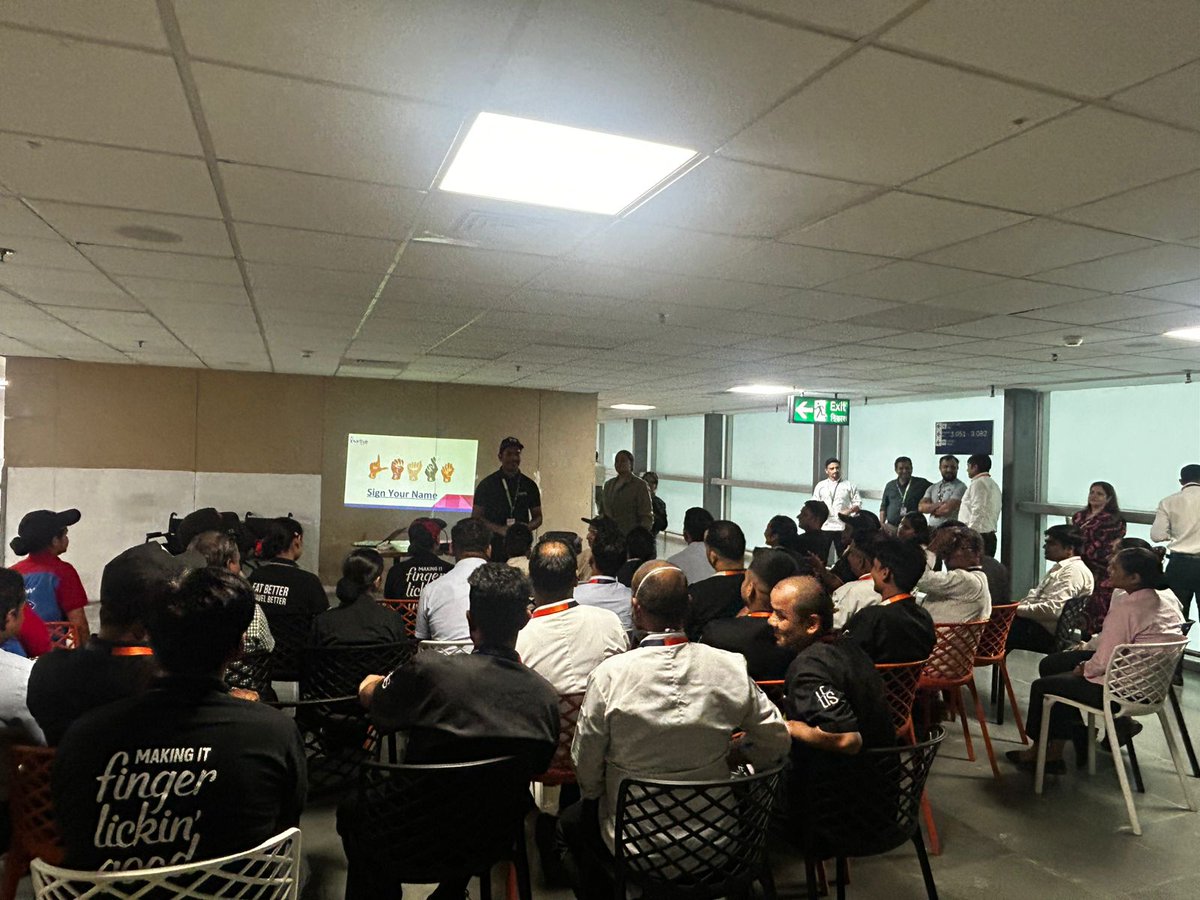 jit_aggarwal's tweet image. 👋 Did you know Sign Language can break barriers for millions? Sarthak Educational Trust, with @Info_TFS , conducted a Sensitization Workshop at T3, IGI Airport Delhi —covering ISL basics, disability awareness & RPwD Act 2016 to foster inclusion. 💙♿
#SignLanguageAwareness