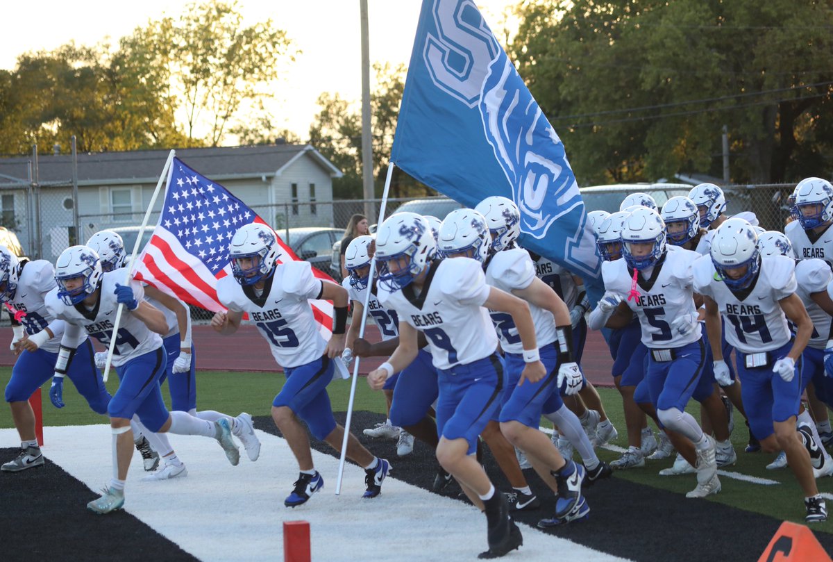 Quick hits from first half of St. Marys' 30-27 win over Jefferson West. Bears trailed 14-8 after three quarters and scored game-winning TD with 5 seconds left.

📸: <a href="/BrentKSHSAA/">Brent Maycock</a> 

#KSHSAACovered x <a href="/CapFed/">Capitol Federal</a>