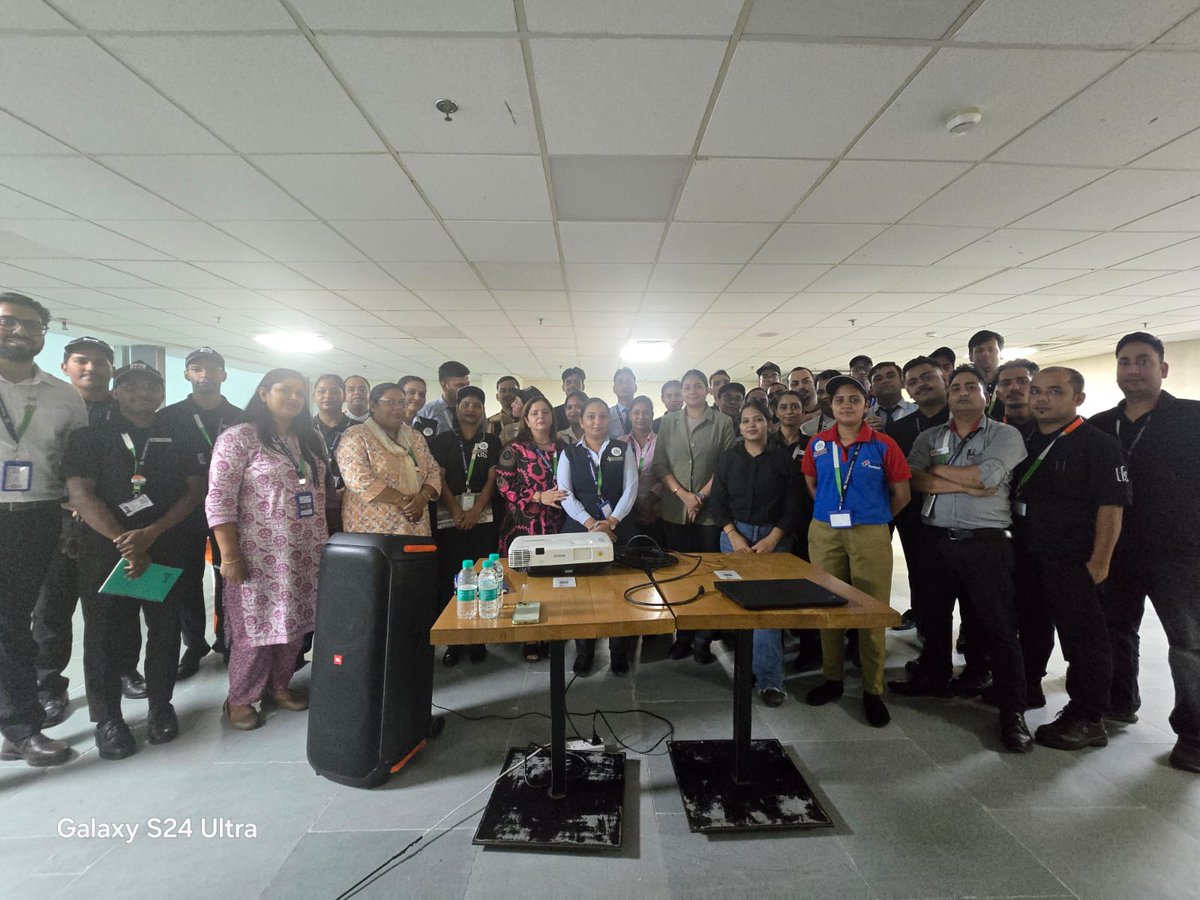 sarthakgrc's tweet image. 👋 Did you know Sign Language can break barriers for millions? Sarthak Educational Trust, with @Info_TFS , conducted a Sensitization Workshop at T3, IGI Airport Delhi —covering ISL basics, disability awareness & RPwD Act 2016 to foster inclusion. 💙♿
#SignLanguageAwareness