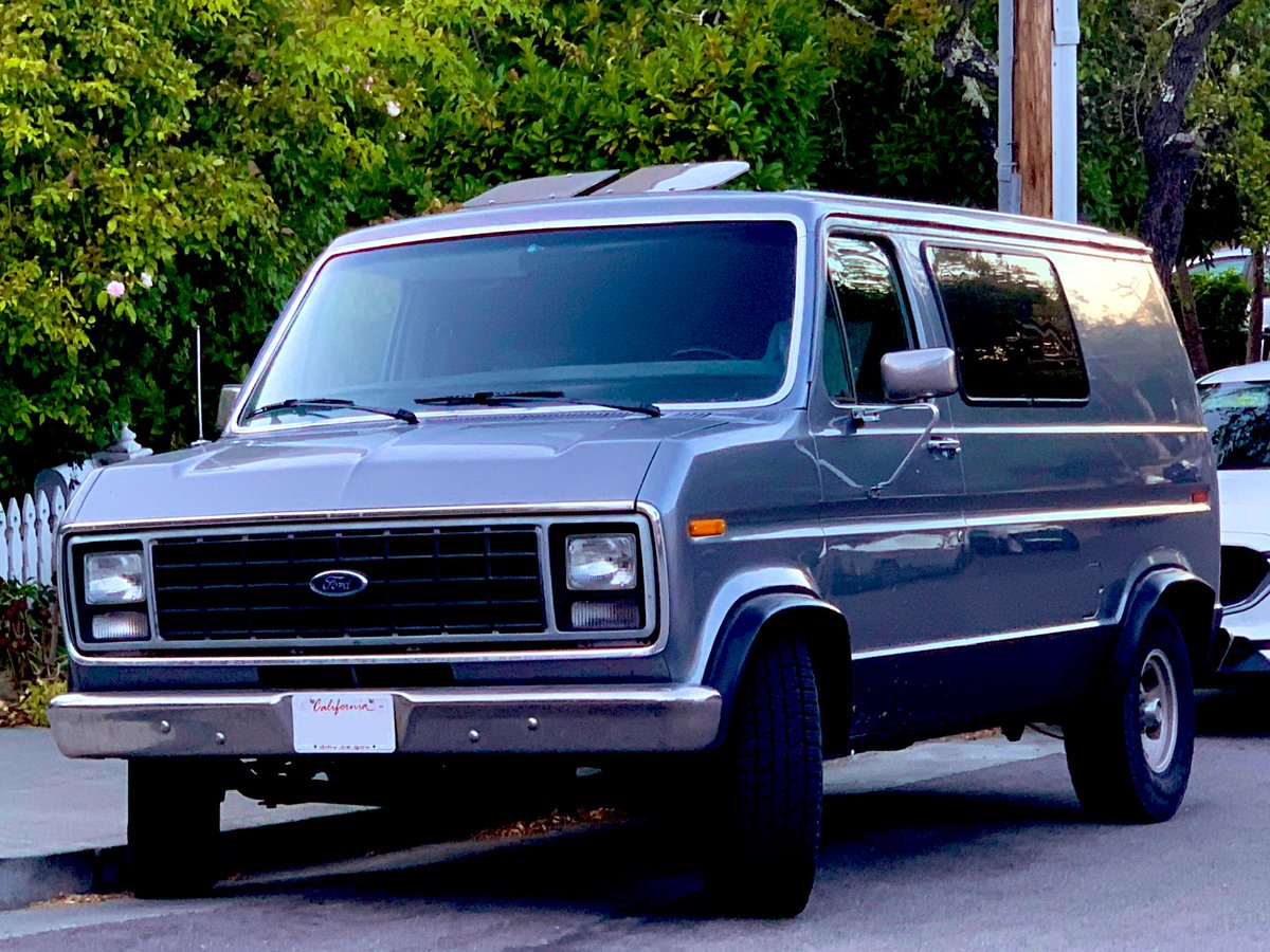 SFcarspots's tweet photo. #FordFriday Spotted this 3rd Gen (1975-1991) Ford Econoline E-Series Camper Van #Ford #FordEconoline #FordESeries #FordEconolineCamperVan
#ESeries #Econoline #EconolineCamperVan #FordMotorCompany #AmericanCamperVan
#carspotting #carhunting #SFcarspots
Spotted 08/31/2025 https://t.co/t3hy0EdR23