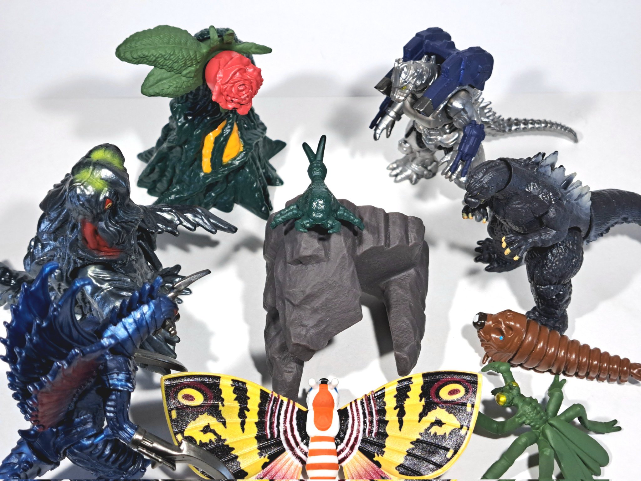 ジジ=͟͟͞͞(๑•̀ㅁ•́ฅ✧ Space Monster King Ghidorah – MyKaiju®