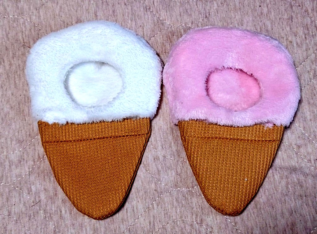 あかり様　アイスクリームチャーム かぎ針編みでつくるあみぐるみアイスクリームのチャーム【キット