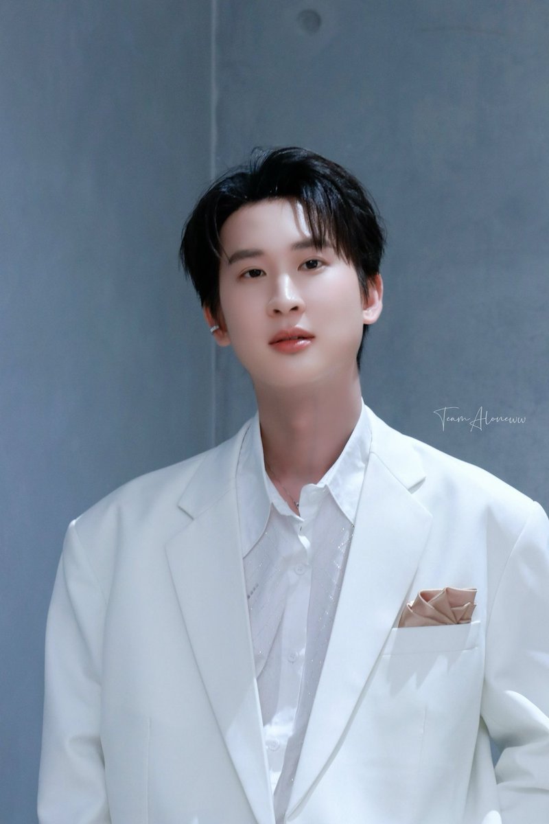 AlonewwTeam's tweet image. สวัสดีวันเสาร์ 💜
#aloneww 
#teamaloneww