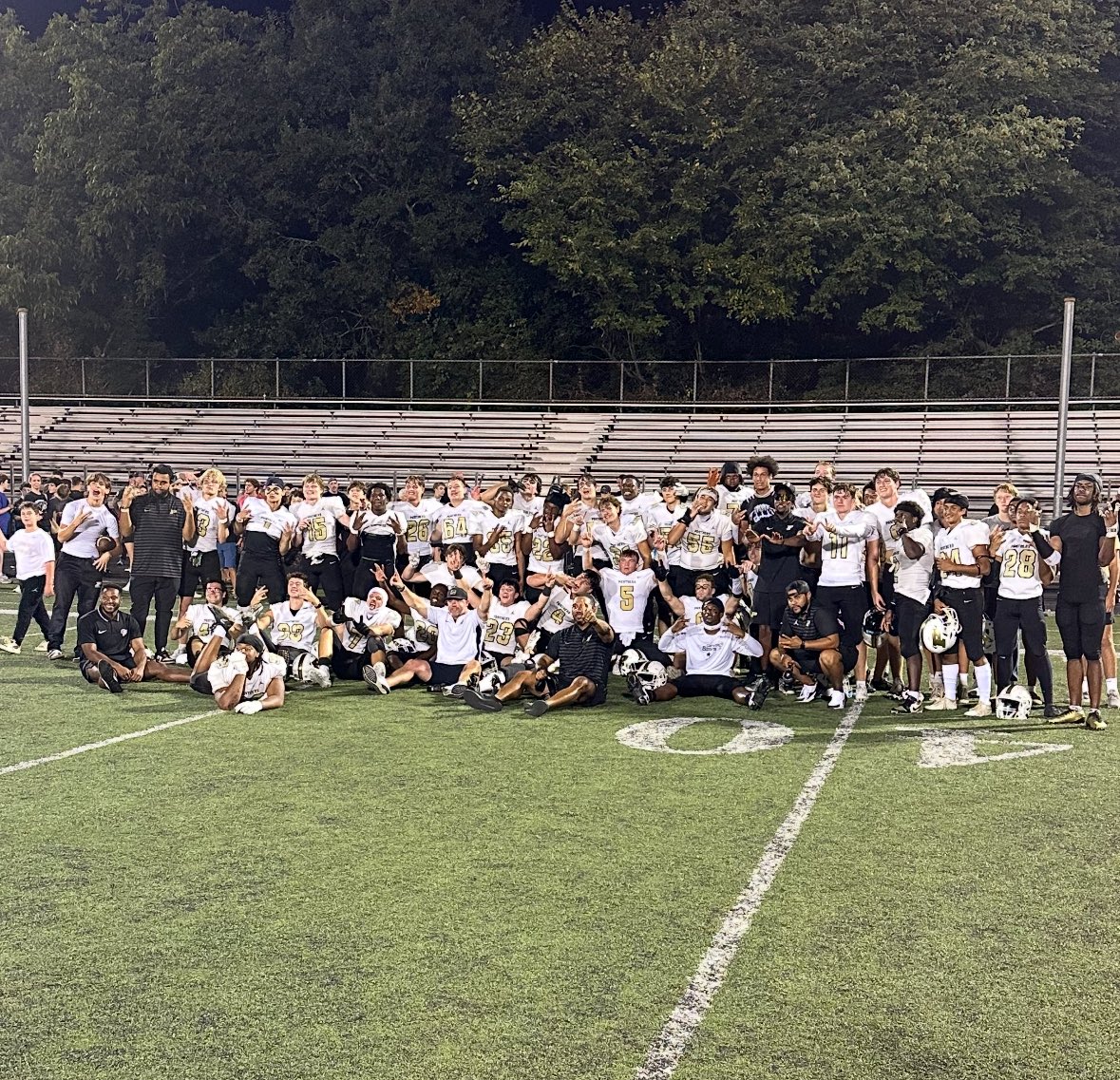 Coachward1's tweet image. Proud of the boys!!! 
#OTB 4L 
🚌🏴‍☠️🏴‍☠️🏴‍☠️🏴‍☠️🏴‍☠️🏴‍☠️🏴‍☠️🏴‍☠️