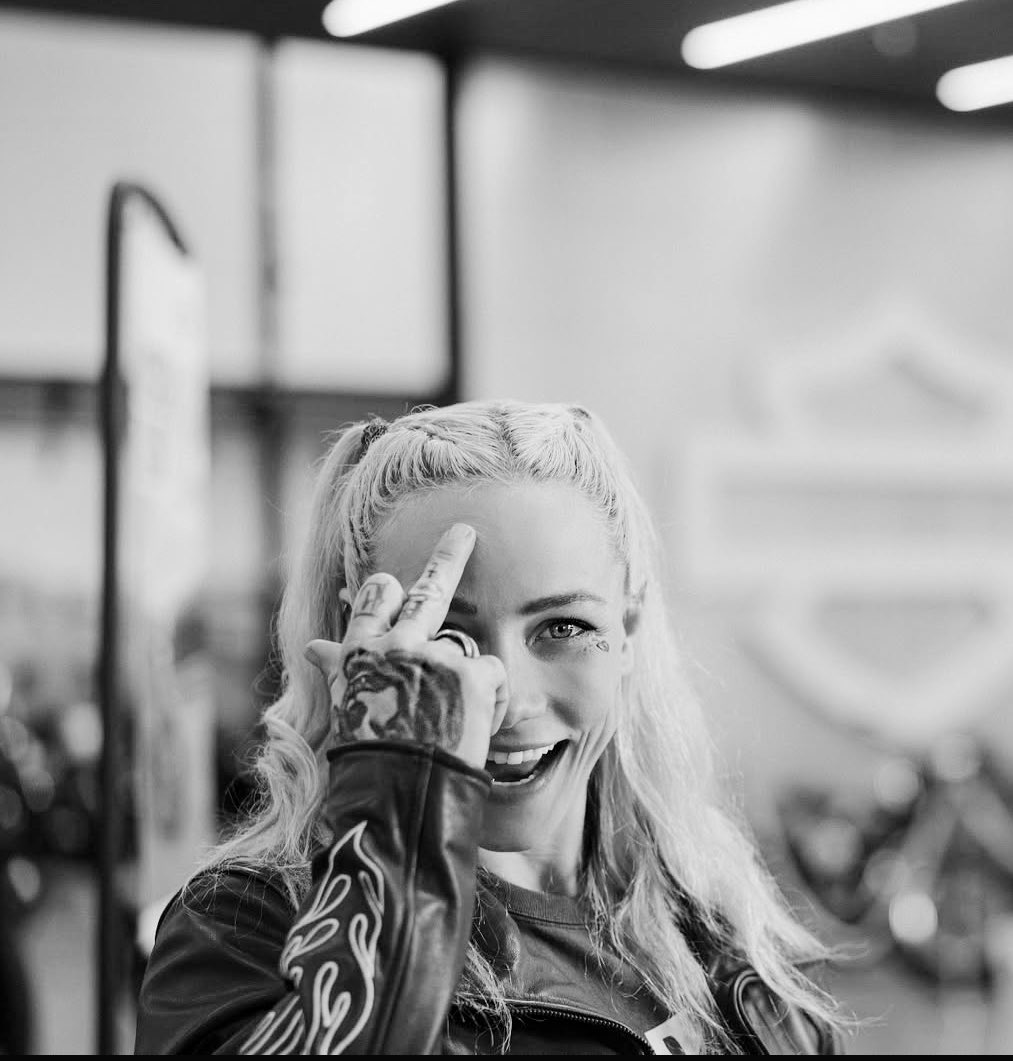 Smile for once
That means one thing
Hunt Szn
Feast on The Horizon