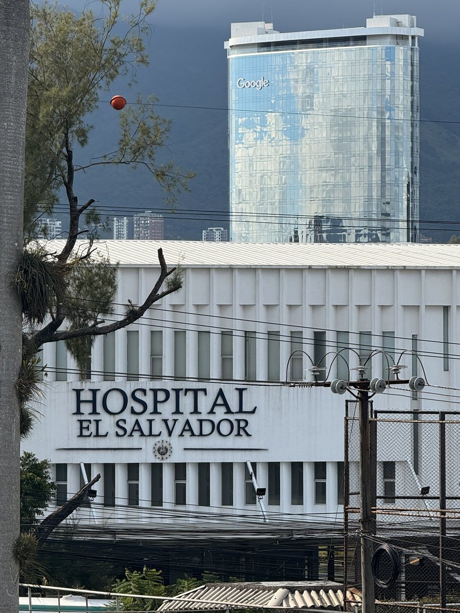 Los edificios que catapultaron a El Salvador a ser de primer mundo. El área metropolitana no tiene suministro de agua, pero eso no importa.Gracias por tanto y perdón por tan poco <a href="/Gobierno_SV/">Gobierno de El Salvador 🇸🇻</a> <a href="/ANDASV/">ANDA</a> <a href="/BancadaCyan/">Bancada Cyan 🇸🇻</a>