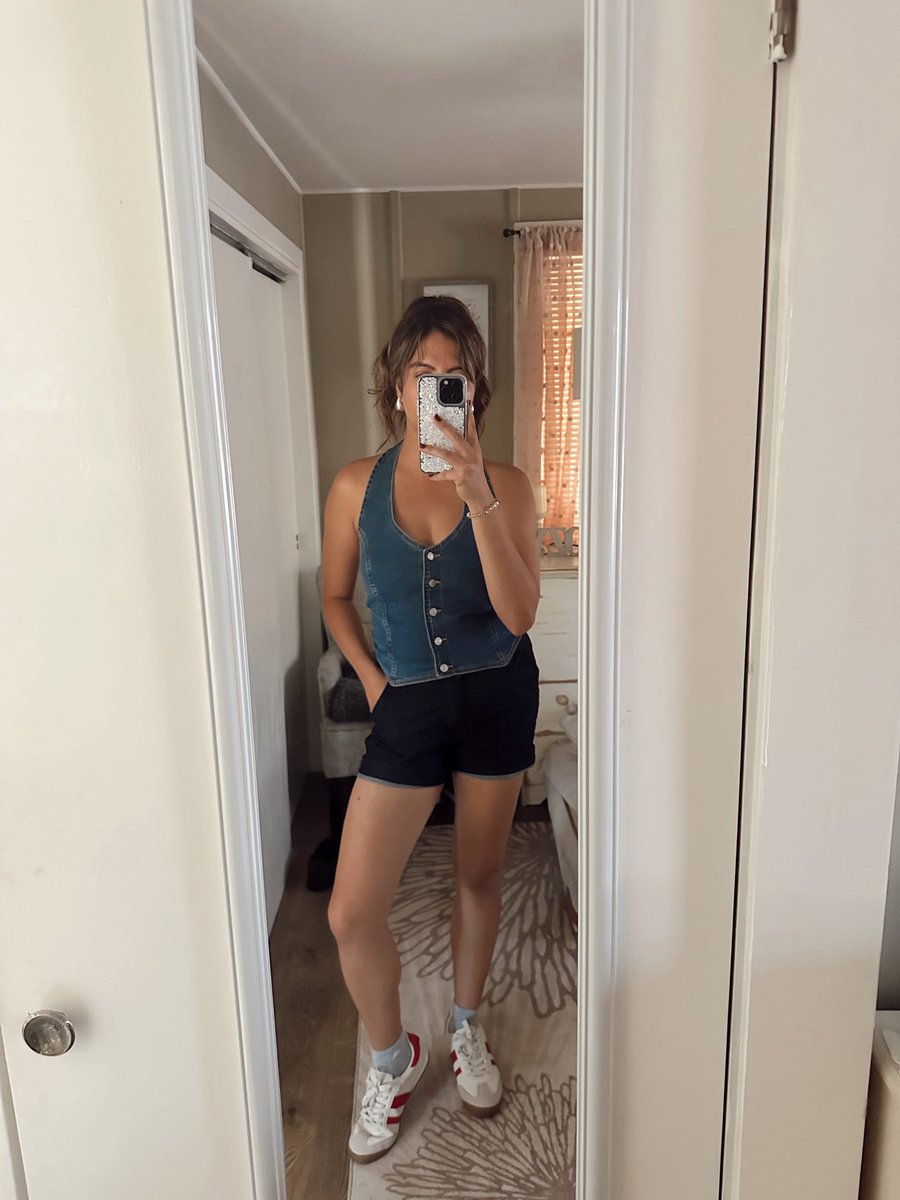 __gaby95's tweet photo. Síganme para más outfits👠👟👜🕶️😜:
https://t.co/4WNBjdkUXD https://t.co/KUW7kBWp6j