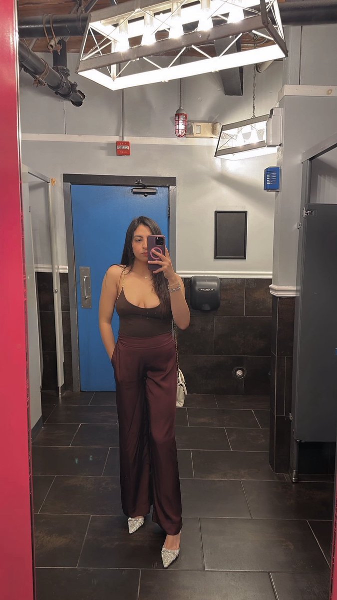 __gaby95's tweet photo. Síganme para más outfits👠👟👜🕶️😜:
https://t.co/4WNBjdkUXD https://t.co/KUW7kBWp6j