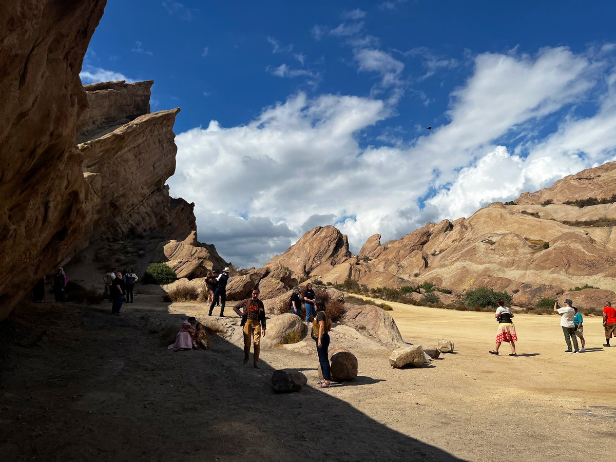 Earth2Kim's tweet photo. Our final stop was Vasquez Rocks — known for NOT being in #Firefly or #Serenity at all! None the less, we obviously were super excited because 🖖

TOS Gorn for reference. 

What an amazing day for #BrowncoatBall attendees from the organizers @CABrowncoats ! #BigDamnShindig https://t.co/myMvON9JiY