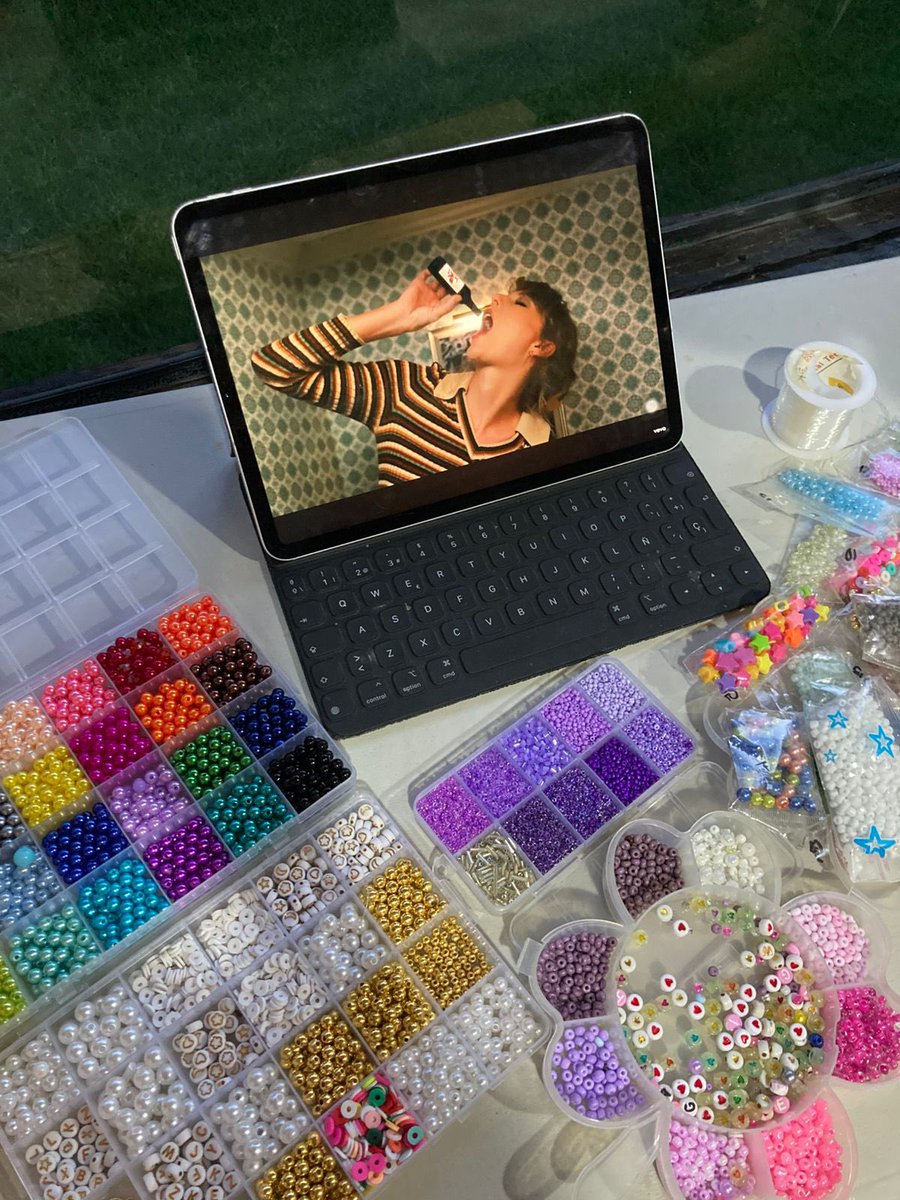 bueno yo ya estoy empezando a hacer los friendship bracelets