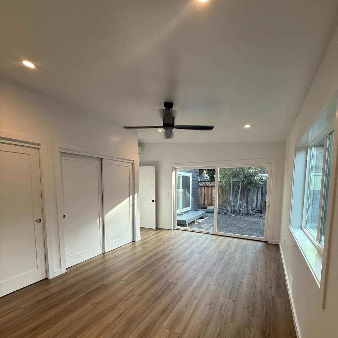 FrameworkFirst's tweet image. Would you Airbnb it or turn it into a guest house?
Either way, it’s value sitting just steps from your back door.
We handle the hard stuff — you enjoy the payoff.
#HouseHacking #ADUDesign #BackyardBuilder #TinyHomeLife #ShortTermRental #ModularLiving