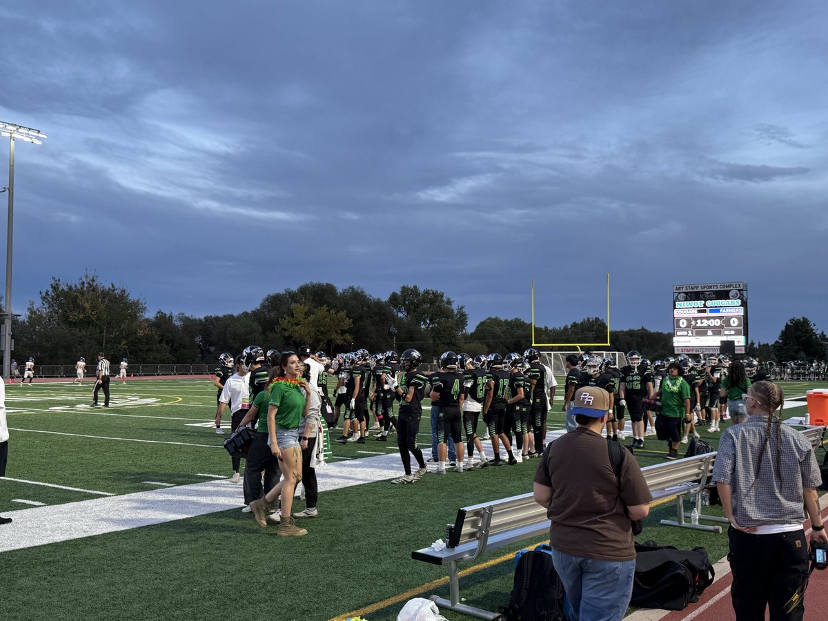 goSVVSD's tweet photo. Homecoming at Niwot!  Go Cougars!! @SVVSDsupt @DPerfettiDeany @niwotathletics @NiwotHS https://t.co/ZrsN049FJy