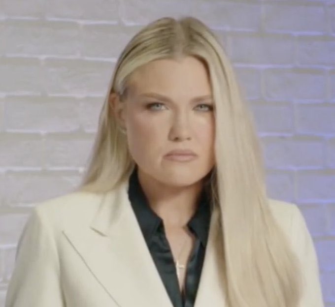 0hour1's tweet image. Our Queen we have waited for she has arrived.