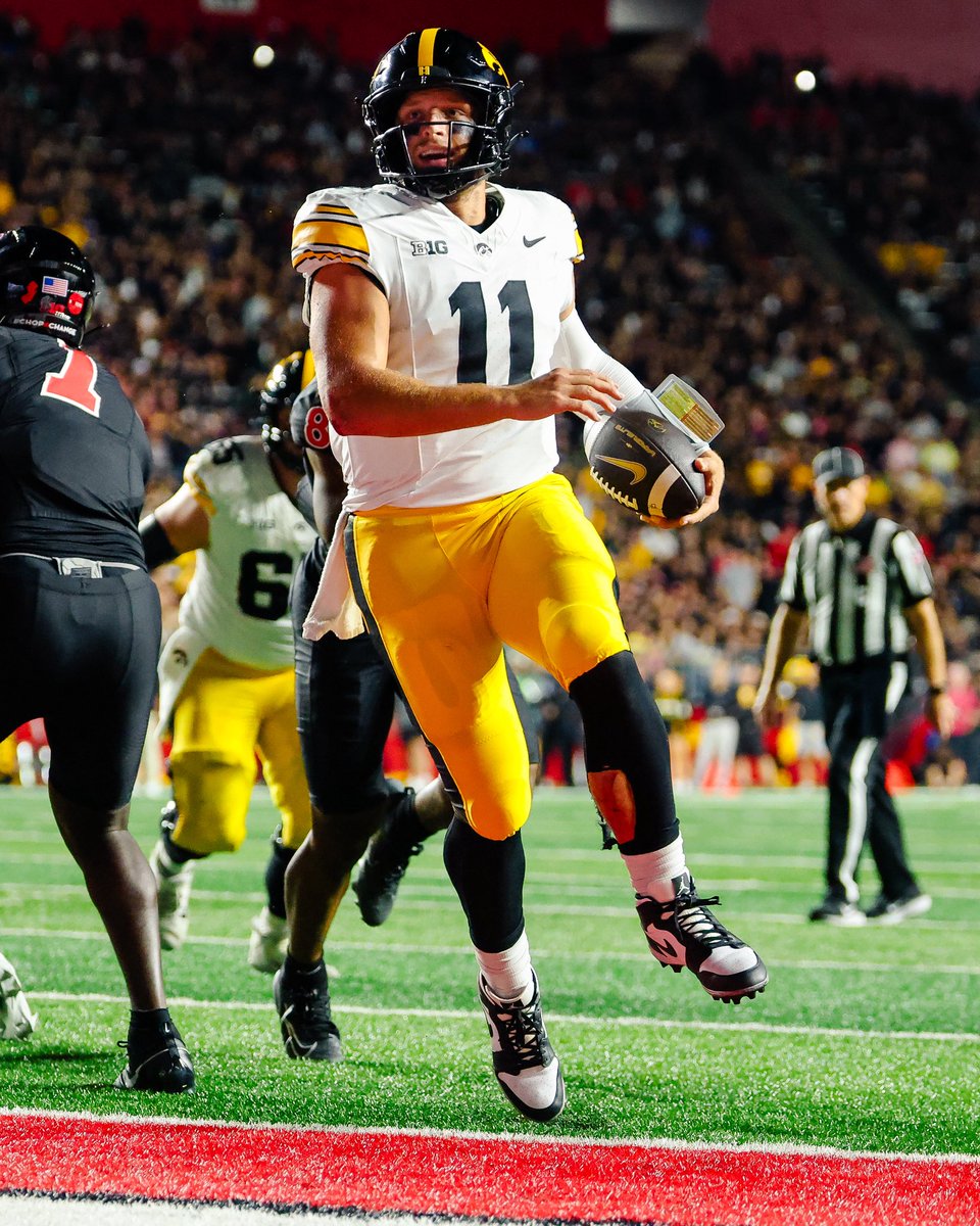 The Iowa Hawkeyes (@theiowahawkeyes) on Twitter photo 