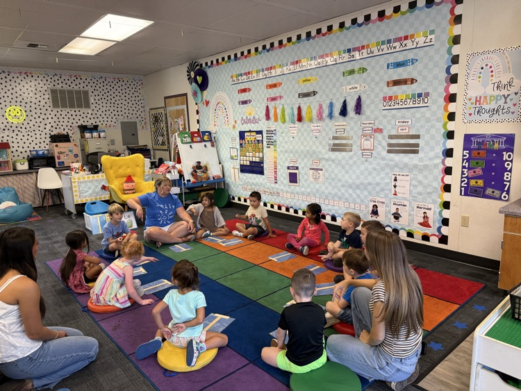 JulieCroy11's tweet image. TK students learning together in small collaborative groups and circle time. #lvpride #weareBUSD